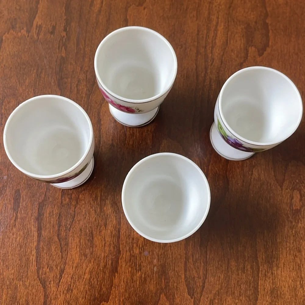Set of 4 vintage porcelain egg cup holders roses and violets pattern - Picture 5 of 7